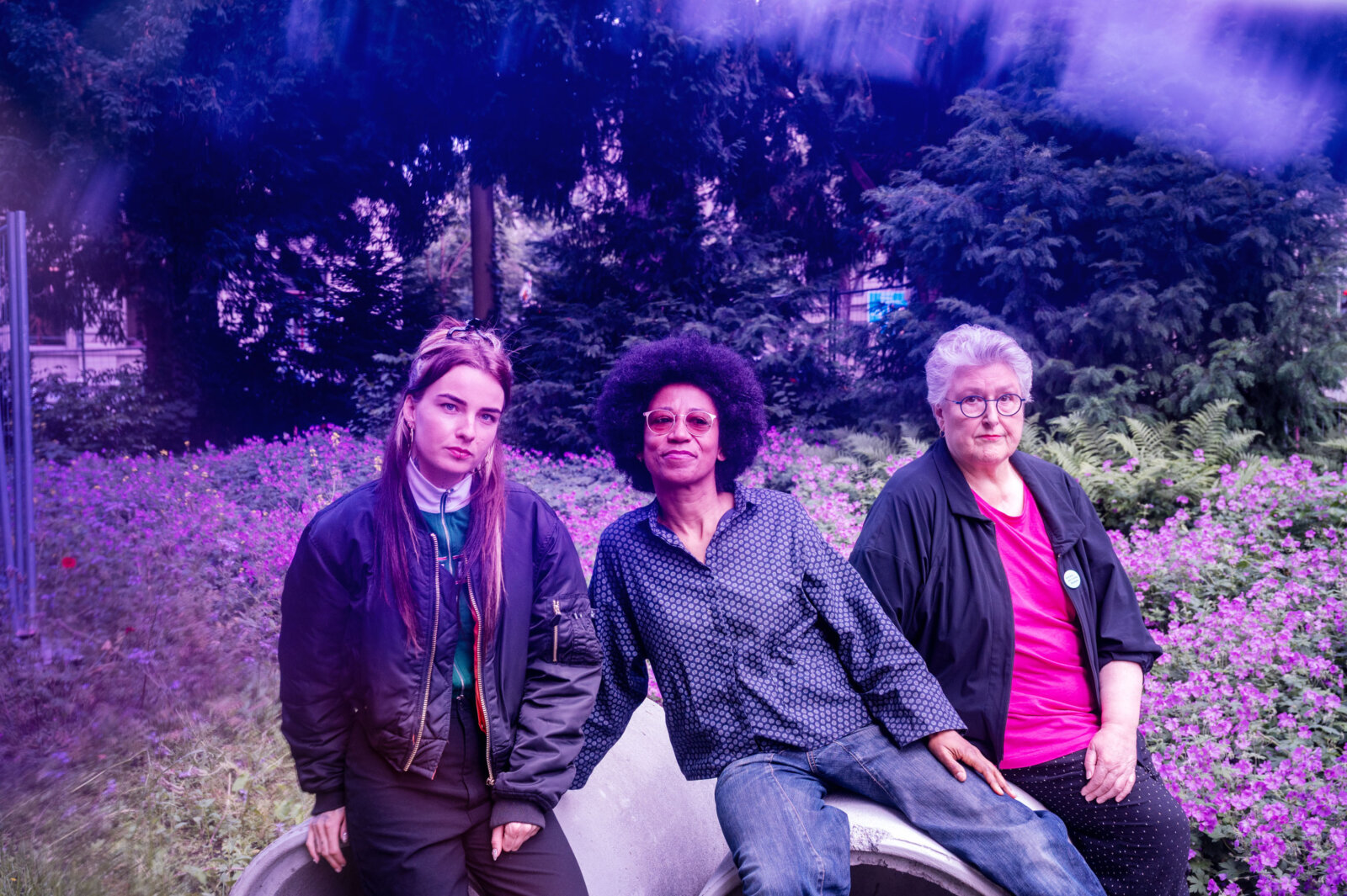 Gespräch zum Feministischer Streik 14. Juni, Louisa Loosli, Serena Dankwa und Zita Küng auf der kleinen Schanze und im WOZ Büro Bern, Juni 2025.